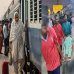 देवरिया स्टेशन पर महिला चलती ट्रेन से गिरी: आरपीएफ ने तत्काल अस्पताल पहुंचाया, इलाज जारी