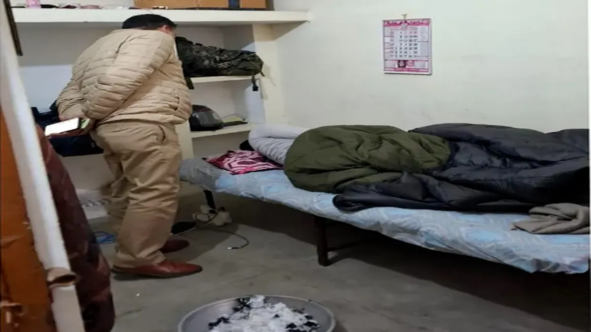 azamgarh-traffic-constable-death-angithi-suffocation