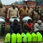 बघौचघाट पुलिस की बड़ी कार्रवाई: ईंट भट्ठे से 105 लीटर अवैध कच्ची शराब बरामद, तीन गिरफ्तार