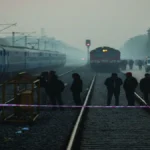 सीमा विवाद में उलझी पुलिस, 3 घंटे तक रेलवे ट्रैक पर पड़ा रहा शव; देवरिया में बाधित रहा रेल संचालन