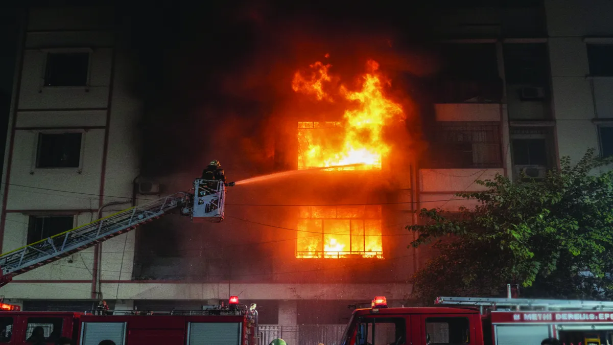 adarsh-nagar-dmrc-staff-quarter-fire-family-death