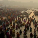 मकर संक्रांति पर संगम में आस्था का महास्नान, कड़ाके की ठंड में उमड़ा जनसैलाब; 2.5 करोड़ श्रद्धालुओं की उम्मीद