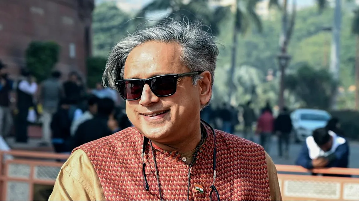 shashi-tharoor-congress-party-line-clarification-kerala-politics