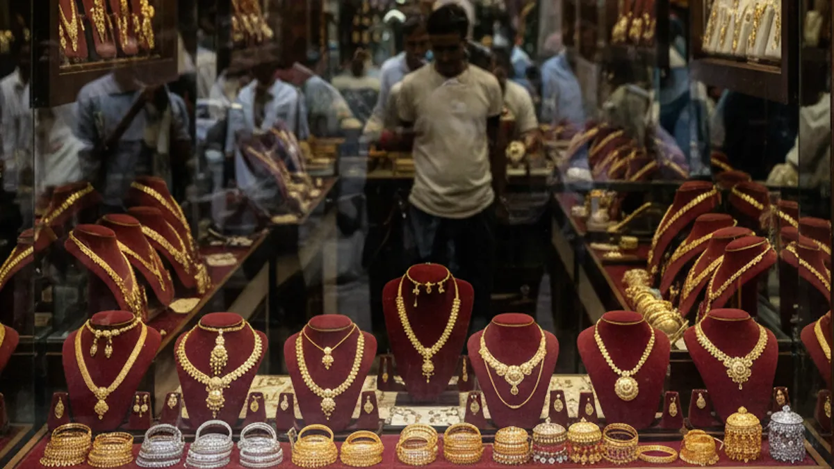 varanasi-jewellers-ban-burqa-mask-jewellery-sale