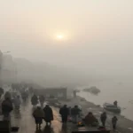 पूर्वांचल में सर्दी का बढ़ा असर: वाराणसी सहित कई जिलों में घना कोहरा और तेज पछुआ हवाओं से गलन