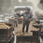 गोरखपुर जाम में ट्रक चालकों से विवाद के बीच दारोगा ने निकाली पिस्टल, वायरल वीडियो पर विभागीय जांच शुरू