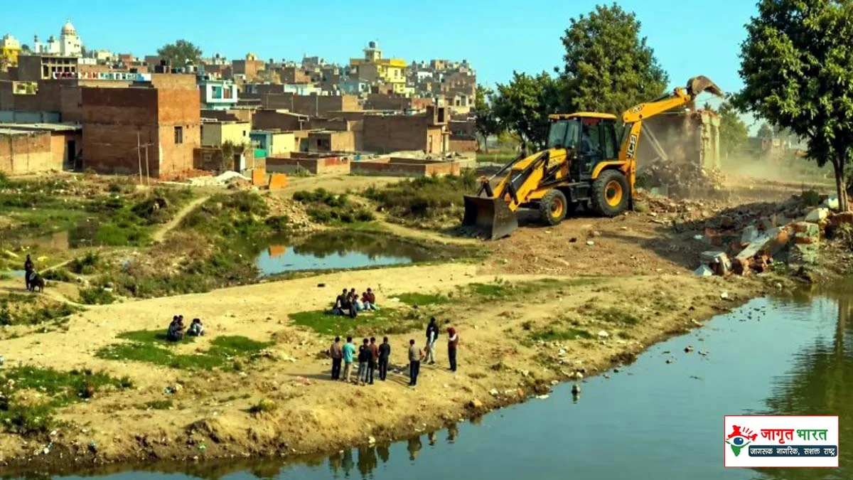 Illegal in the Yamuna-Hindon floodplain