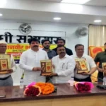 देवरिया में ‘व्यापारी कल्याण दिवस’ पर उत्कृष्ट करदाता सम्मानित, आश्रित को ₹10 लाख की सहायता