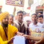 गौ सम्मान आह्वान अभियान के तहत देवरिया में निकली प्रार्थना यात्रा, डीएम को सौंपा 5 लाख हस्ताक्षरों वाला ज्ञापन