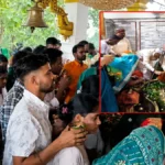देवरिया: सावन के दूसरे सोमवार को नर्मदेश्वर महादेव मंदिर में उमड़ा श्रद्धालुओं का सैलाब, हर-हर महादेव से गूंजा परिसर